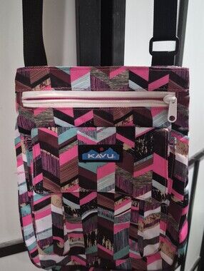 Kavu Multicolor Chevron Crossbody Bag with Pink Accents